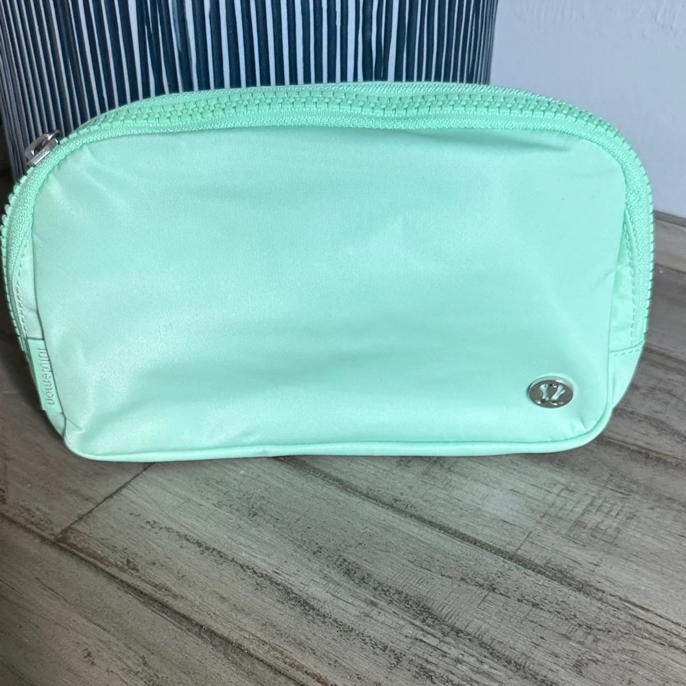 Lululemon Everywhere Belt Bag 1L